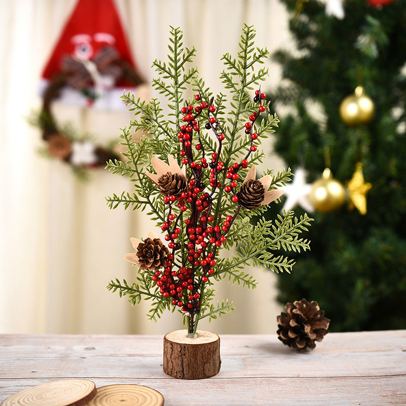 Decorazione natalizia con piante e fiori artificiali con base di legno