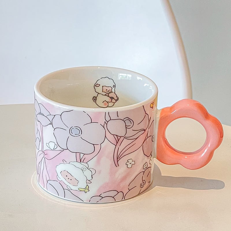 Tazza con fiori primaverili e animali simpatici