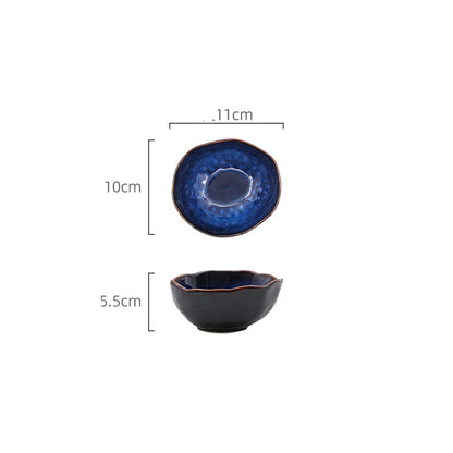 Ciotole di ceramica di colore blu con forme irregolari