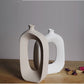 Vaso ad anello design astratto in ceramica