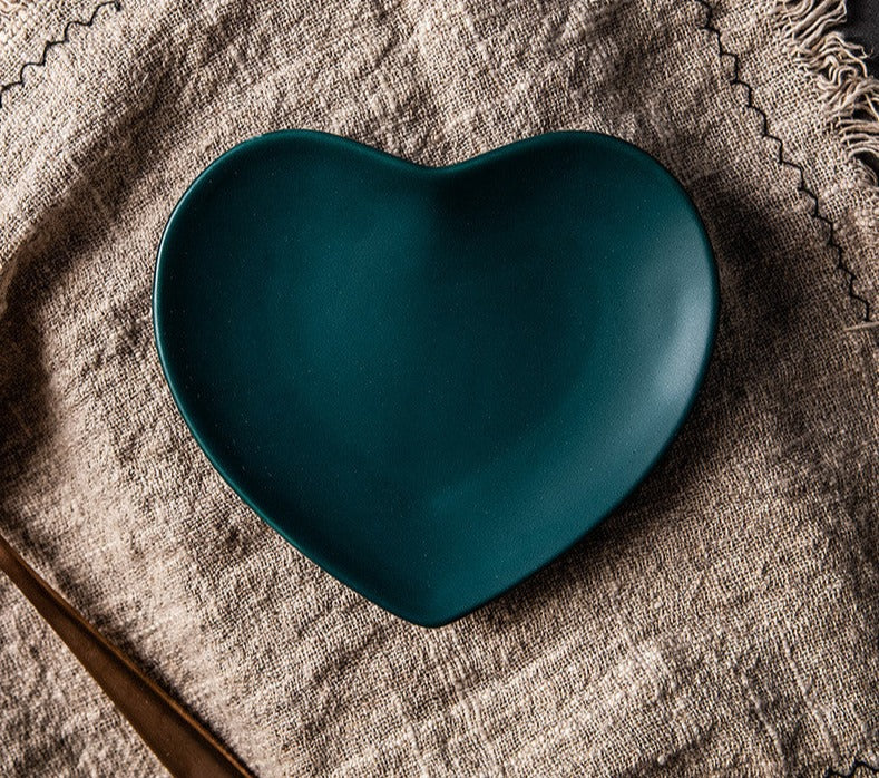 Piatti colorati a forma di cuore in porcellana