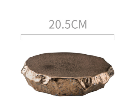 Piatto in ceramica a forma di pietra piatta