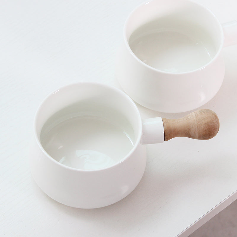 Pentolino bianco elegante in ceramica con manico in legno