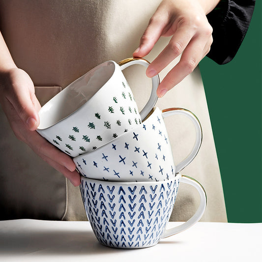 Tazze in ceramica con disegni eleganti geometrici