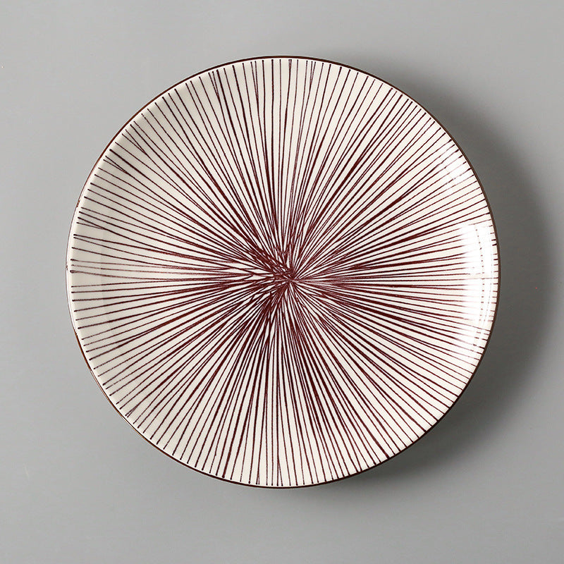 Piatti colorati con disegni geometrici realizzati in ceramica 