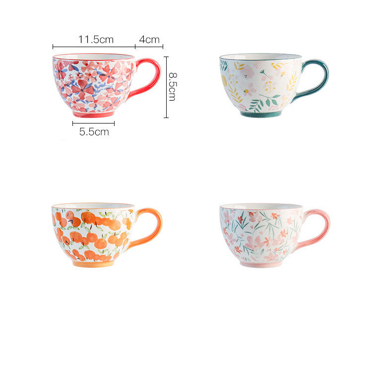 Tazze in ceramica con fiori primaverili