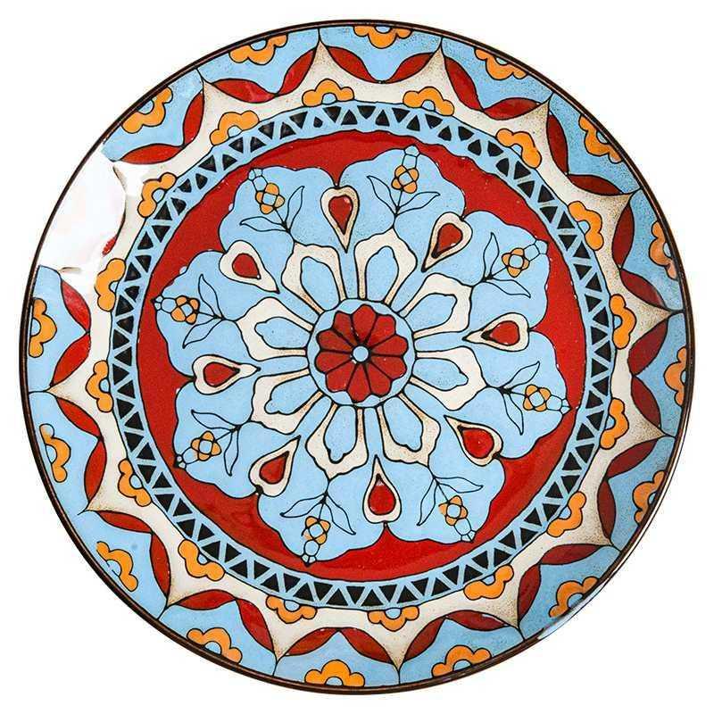Piatti in ceramica colorati con forme geometriche e fiori dipinti a mano
