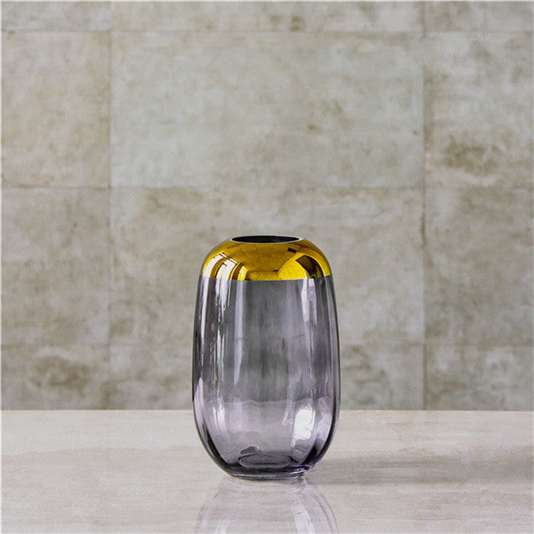 Vaso in vetro con elegante bordo dorato