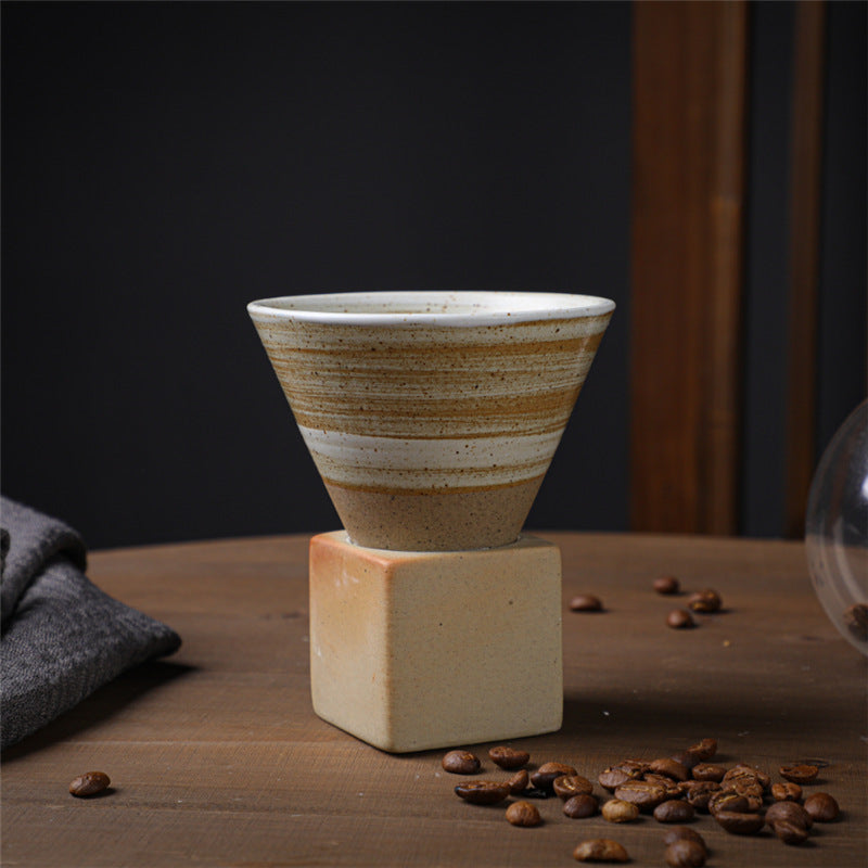 Taza da caffè in porcellana a forma di piramide