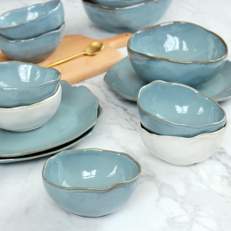 Piatto e Ciotole in ceramica con forma irregolare