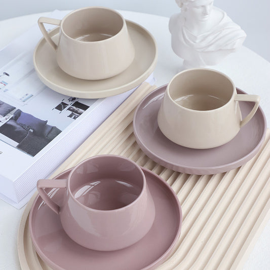 Set tazza e piattino in ceramica stile nordico