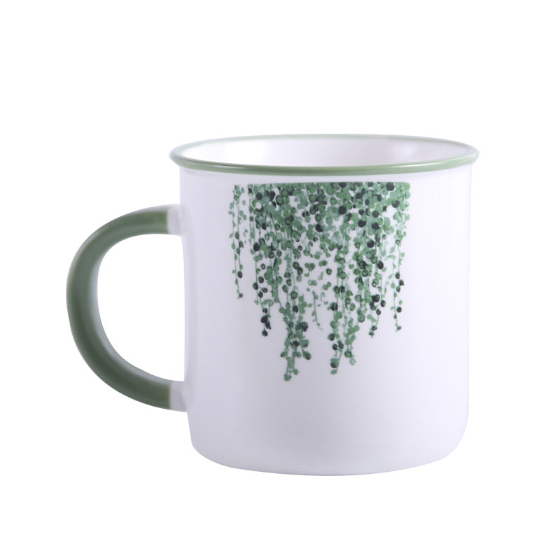 Tazza in ceramica con manico verde, foglie e piante verdi
