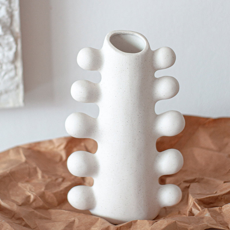 Vaso in ceramica astratto con piccoli tentacoli 