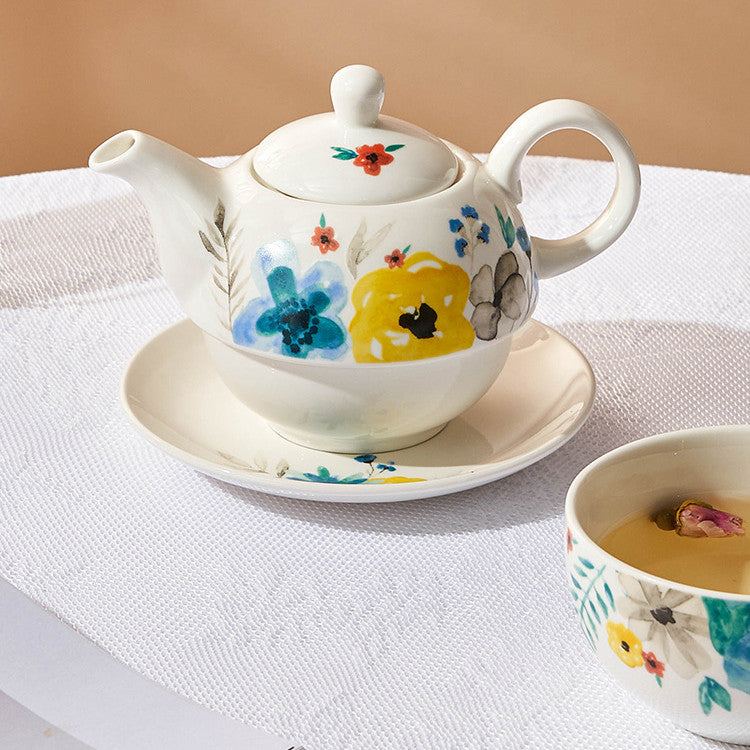 Set teiera, tazza e piattino in porcellana con delicati motivi floreali