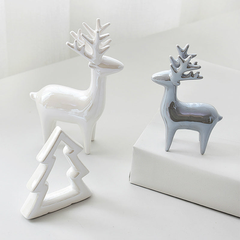 Decorazioni natalizie in ceramica a forma di renne ed alberelli