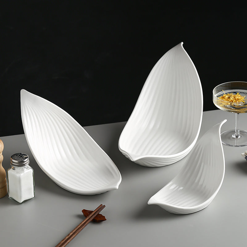 Piatti in ceramica a forma di foglia bianca