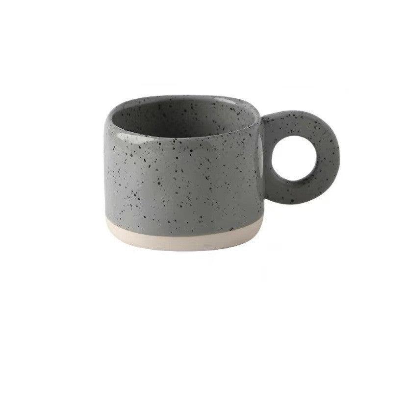 Tazza in ceramica design irregolare realizzata a mano