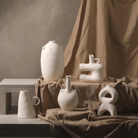Vasi Artigianali in Ceramica: Stile Moderno Astratto