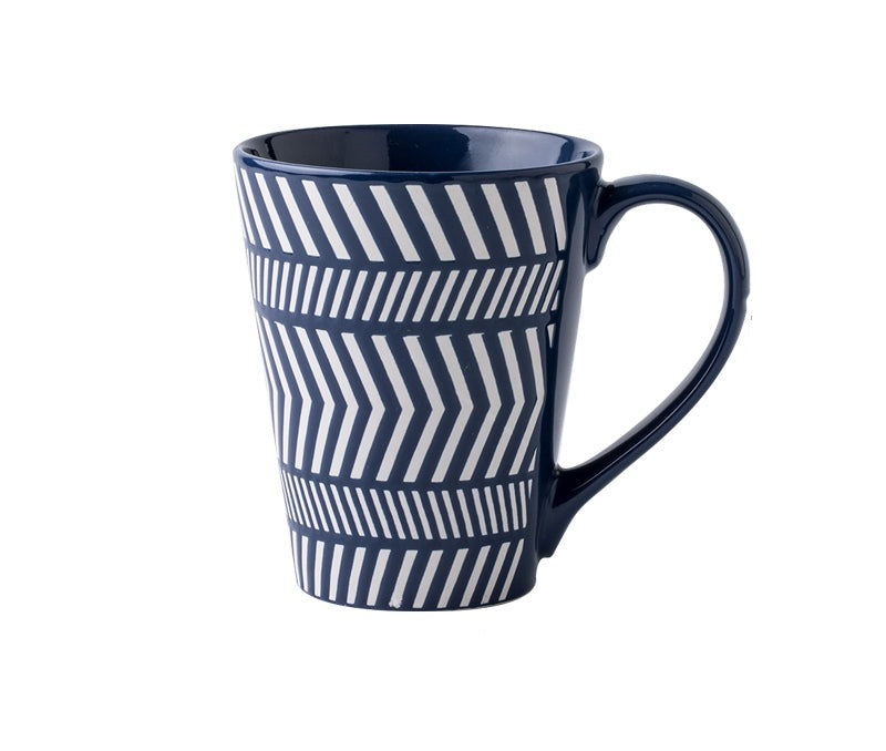 Grande tazza in ceramica blu con linee bianche