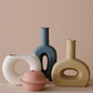 Vasi astratti in ceramica con design moderno stile Morandi
