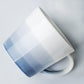 Tazza in ceramica "Sfumature di bianco e blu"