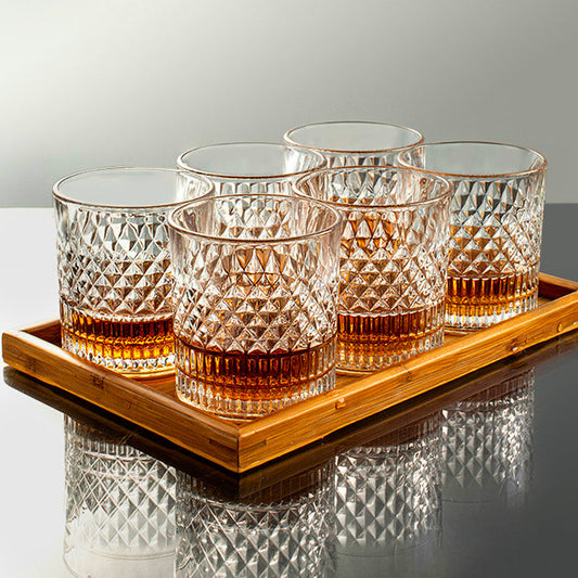 Bicchiere in vetro con design elegante