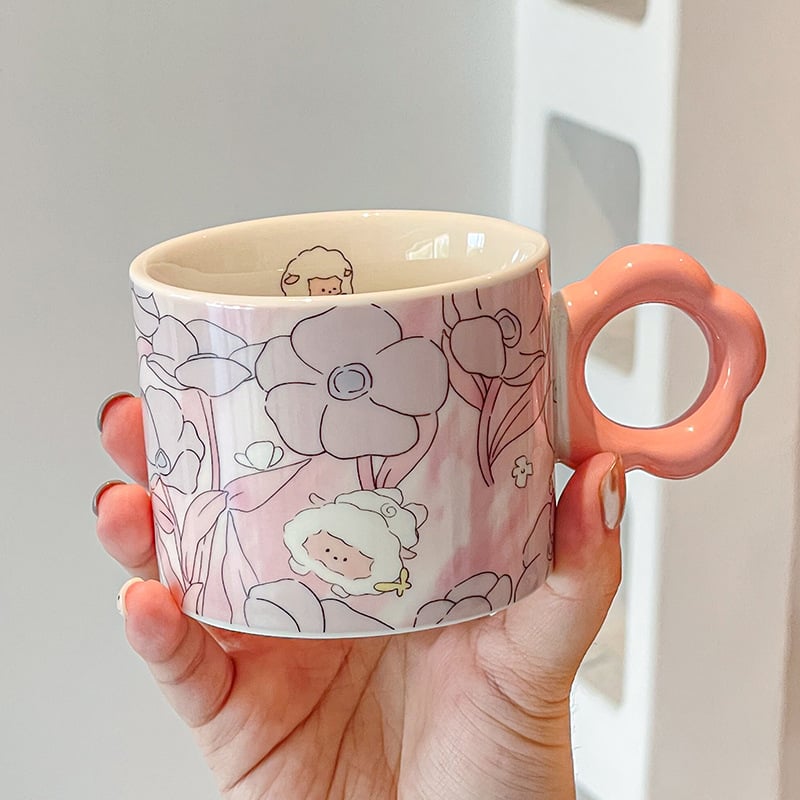 Tazza con fiori primaverili e animali simpatici