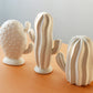 Decorazione in ceramica a forma di cactus bianco