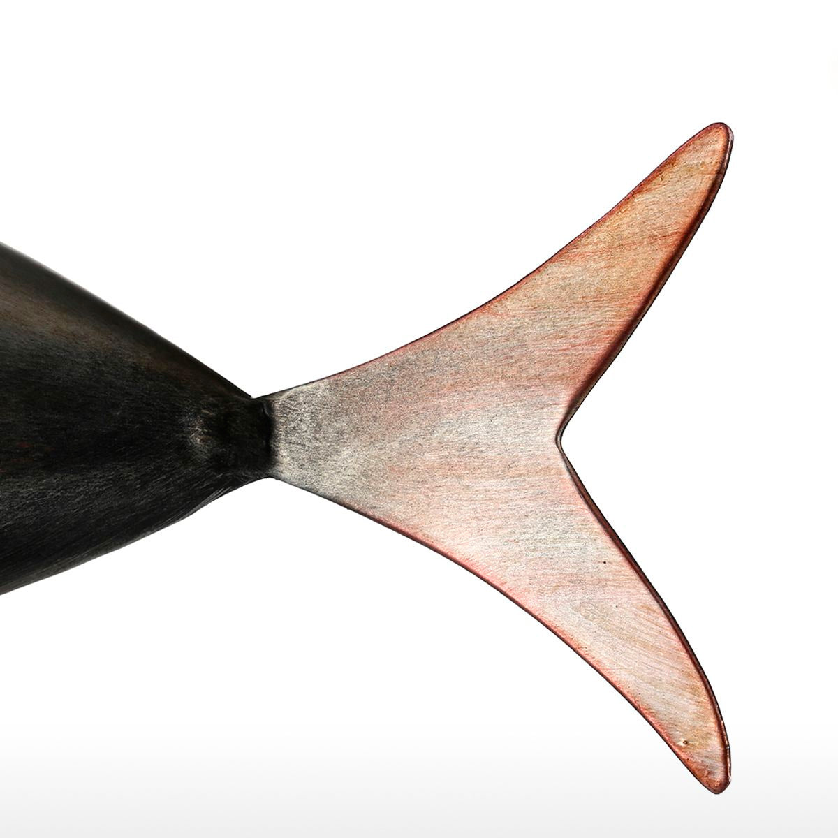 Scultura metallica a forma di pesce