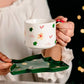 Set tazza con piattino in ceramica e cucchiaino dorato per Natale