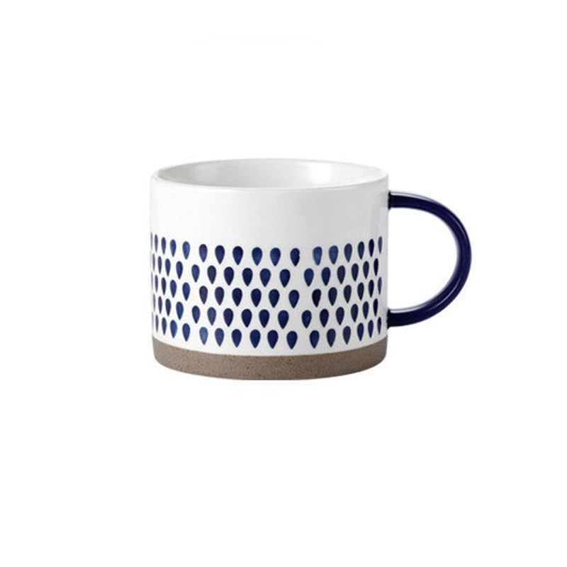 Tazze in ceramica con foglie piccole blu