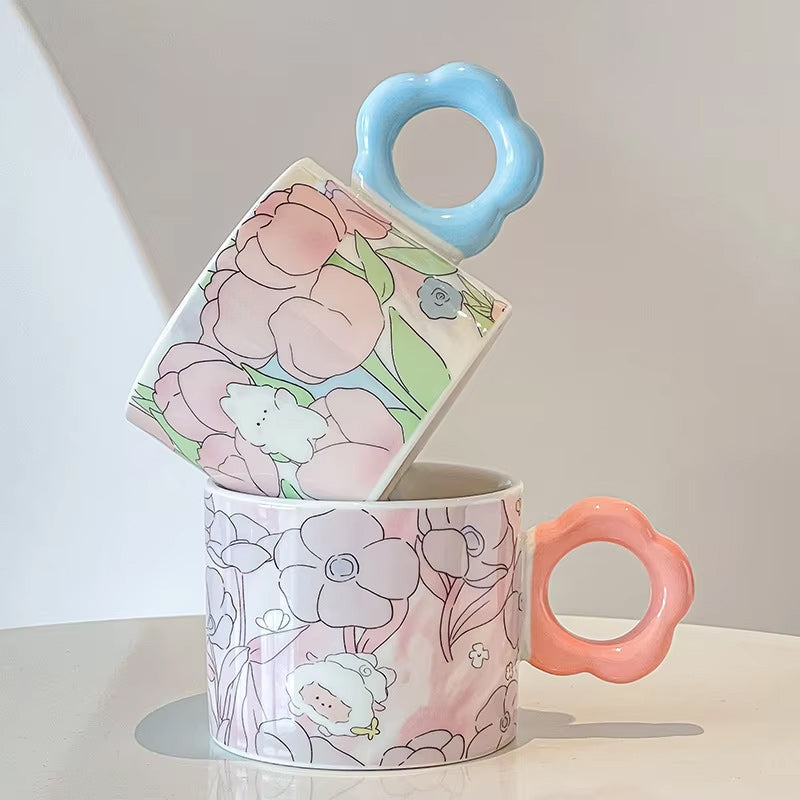 Tazza con fiori primaverili e animali simpatici