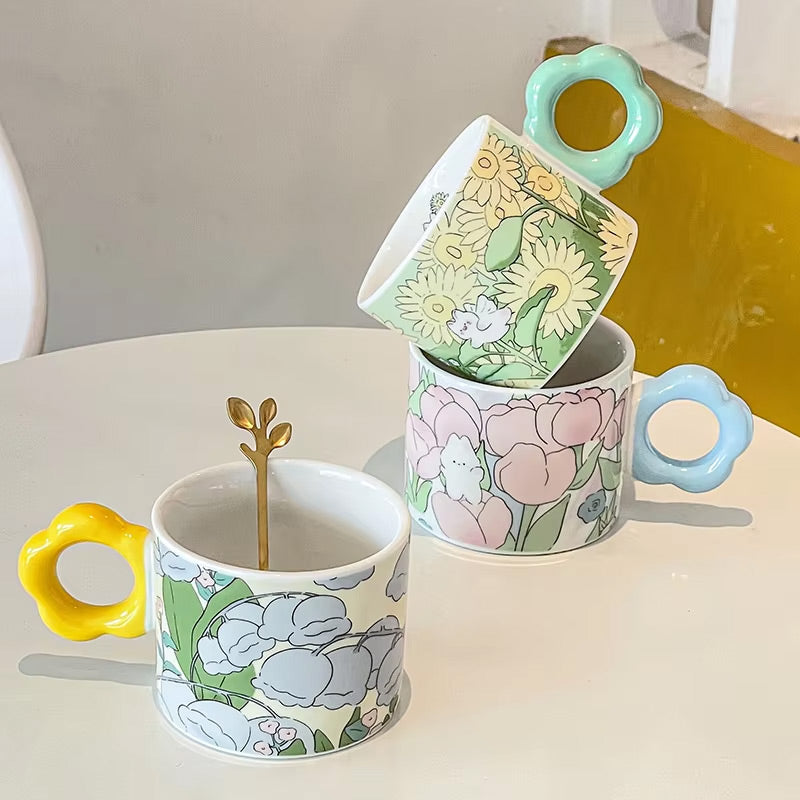 Tazza con fiori primaverili e animali simpatici