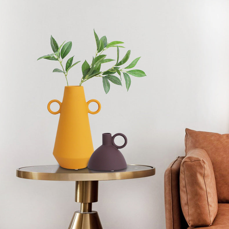 Vaso in stile Morandi, realizzato in ceramica, con manico rotondo e colori vivaci
