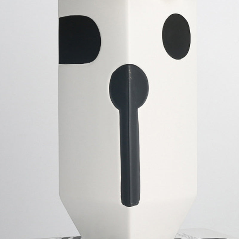 Vaso elegante in ceramica bianca con linee nere