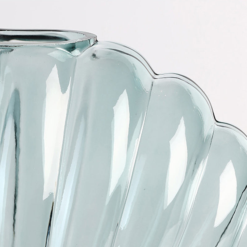Vaso in vetro trasparente a forma di conchiglia