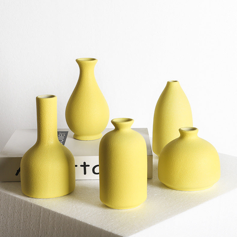 Vasi gialli in ceramica