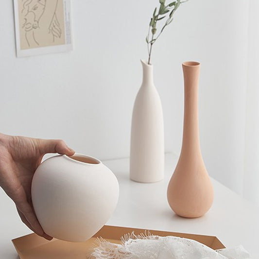 Vasi decorativi semplici ed eleganti realizzati in ceramica