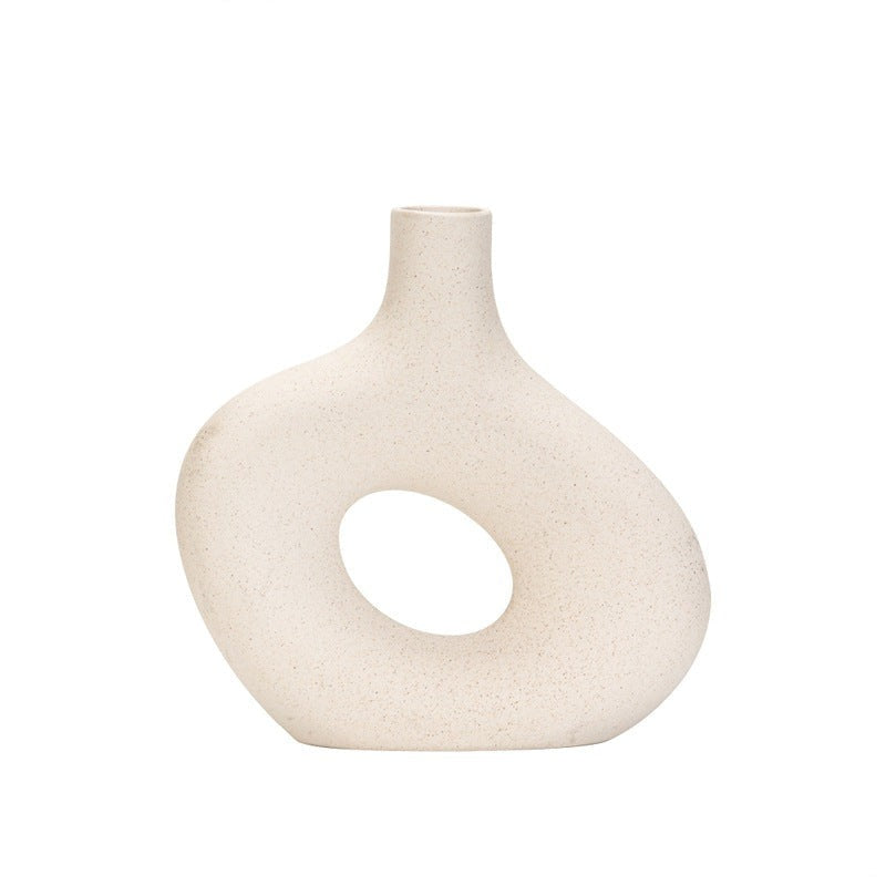 Vaso in ceramica bianco a forma di ciambella diforme