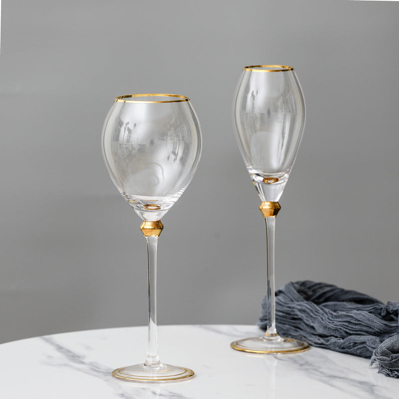 Bicchiere in cristallo con elementi dorati