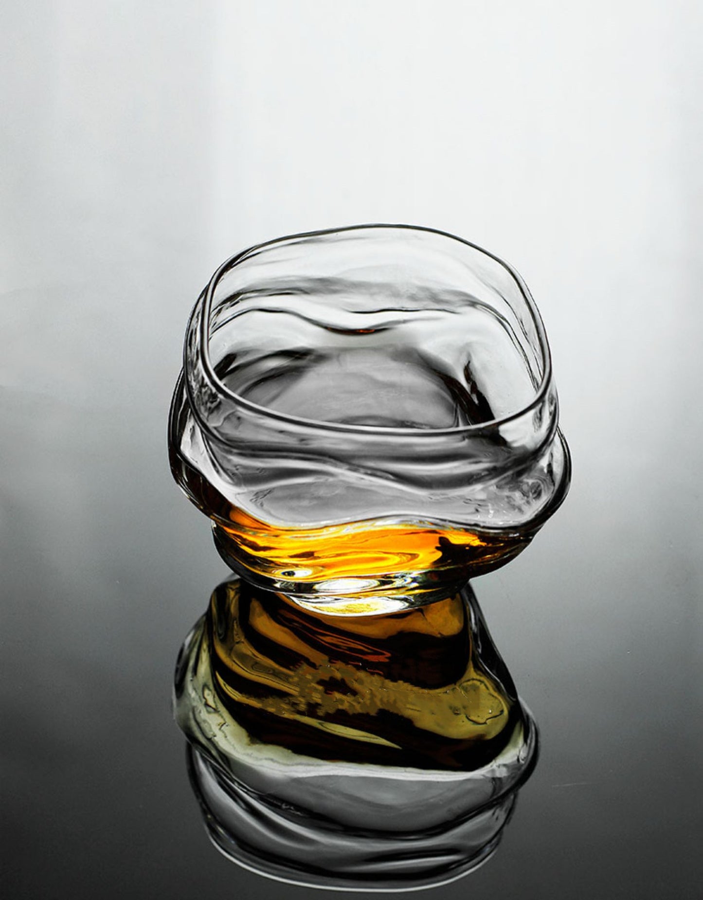 Bicchiere in vetro per aperitivo con design onde
