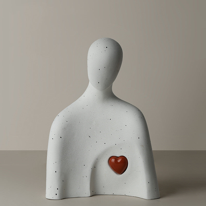 Statuine in ceramica che celebrano l'amore