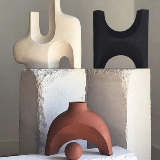 Vaso decorativo astratto realizzato in ceramica