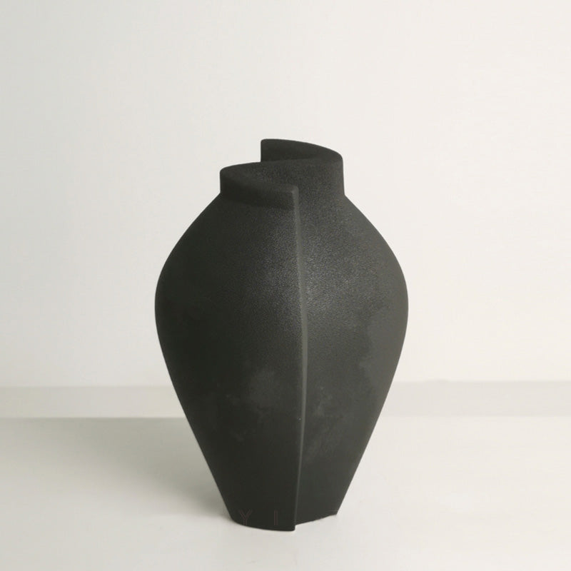 Vaso di ceramica astratto sfalsato