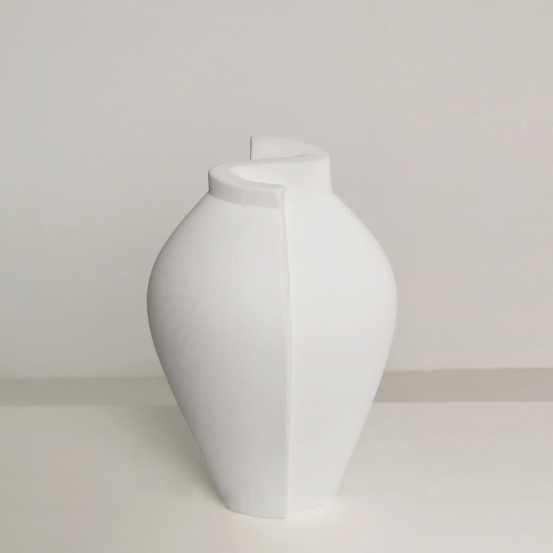 Vaso di ceramica astratto sfalsato