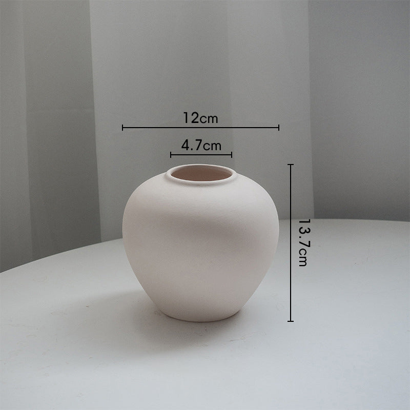 Vasi decorativi semplici ed eleganti realizzati in ceramica