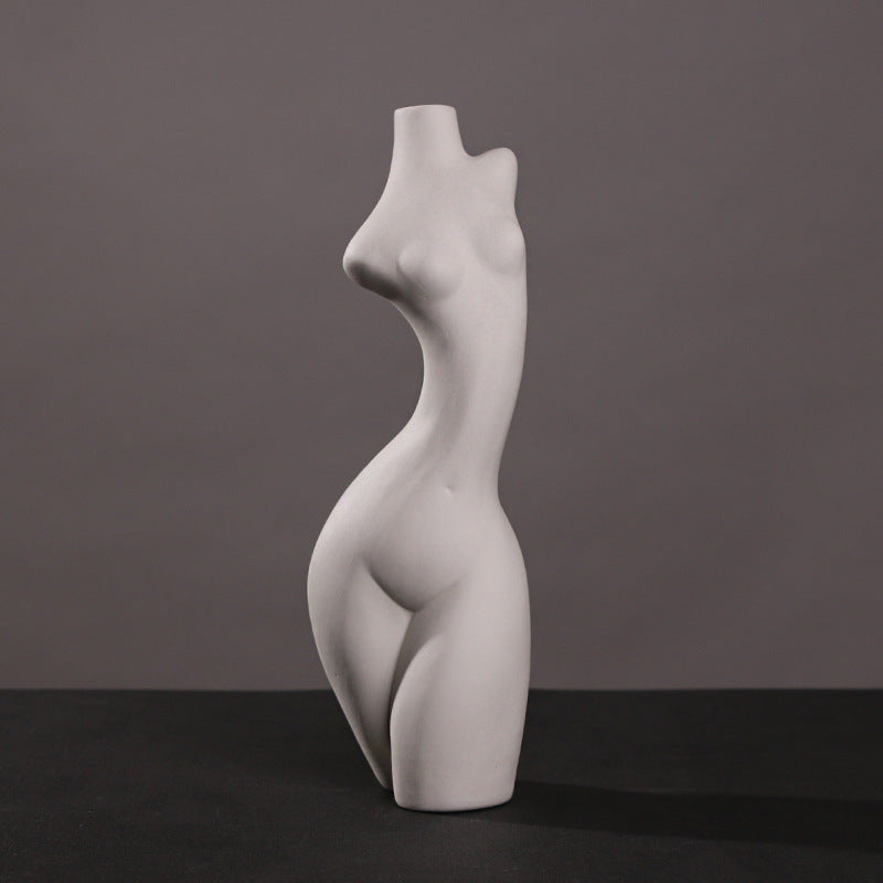 Vaso di ceramica a forma di corpo di donna