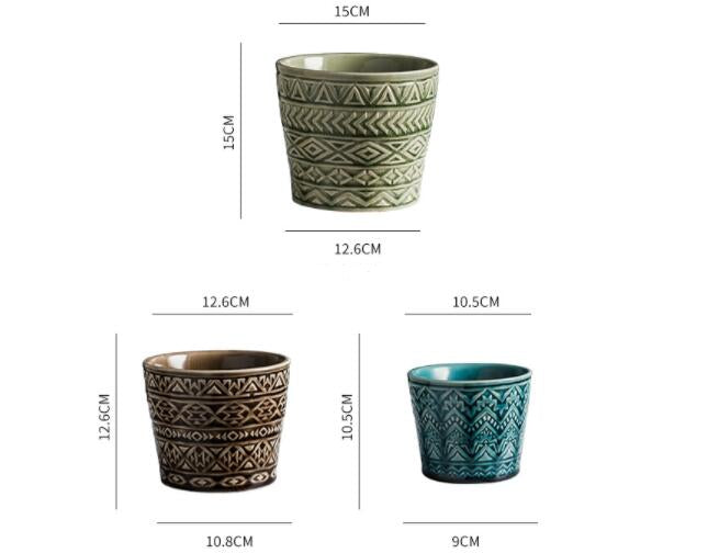 Vasi di ceramica con design geometrico tradizionale