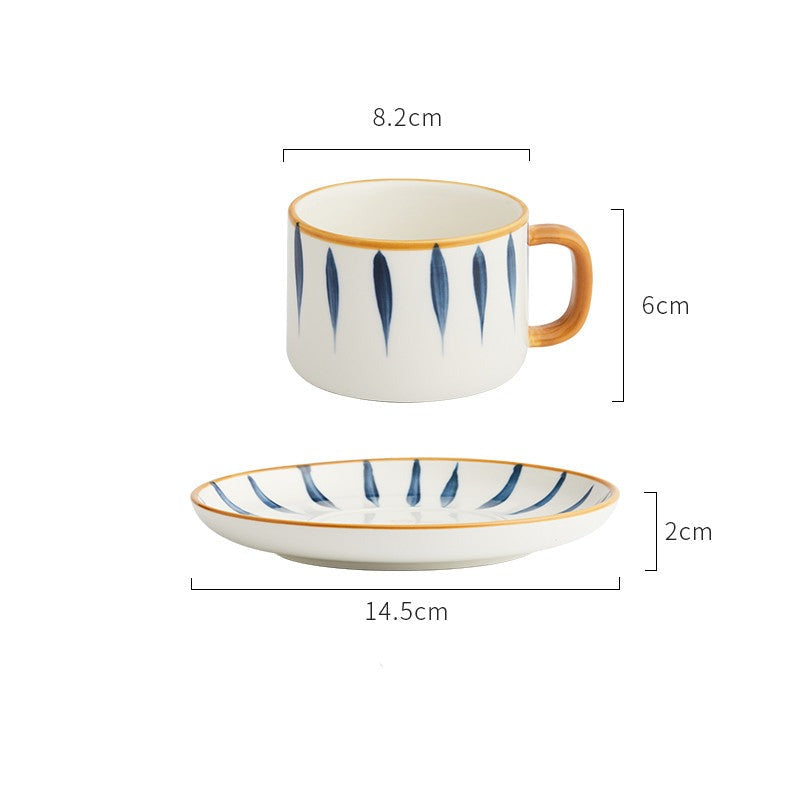 Tazza in ceramica con bordo dorato per caffè