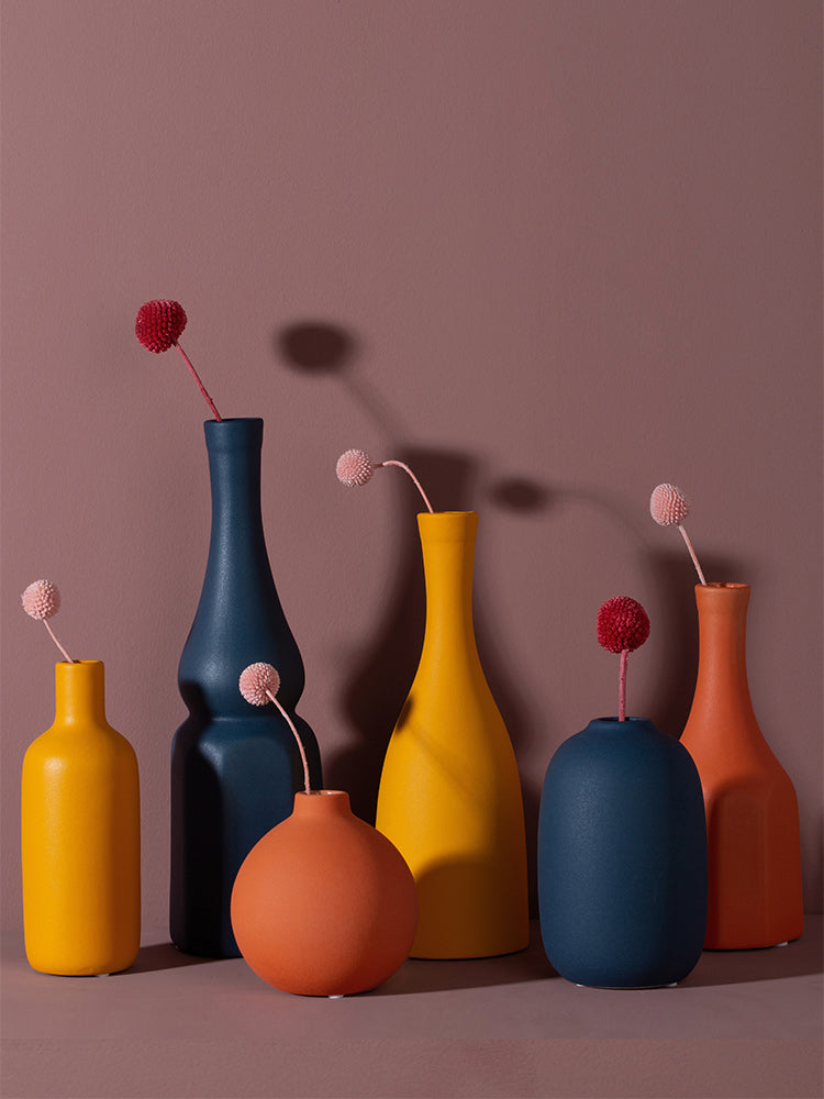 Vaso colorato in ceramica in stile Morandi